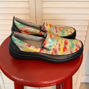 - Klogs Women’s Clogs